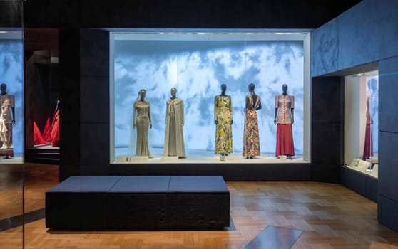 V&A Schiaparelli: Fashion Becomes Art Exhibition